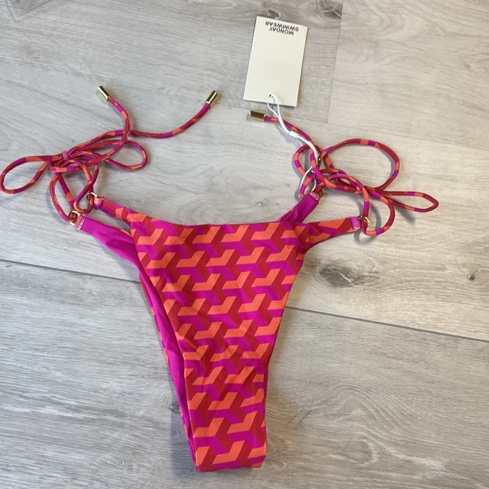 Monday Swimwear Hanalei Bikini Bottom Fuchsia Geo Medium New With Tags‎